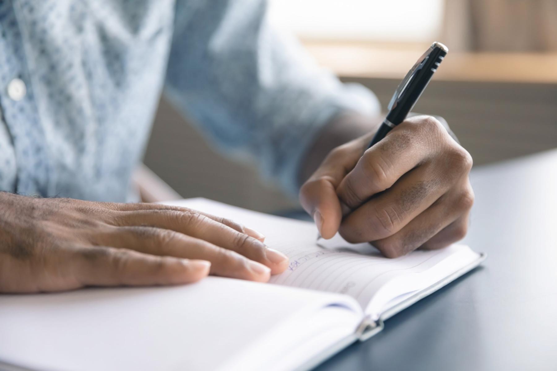 Statistical Models vs. Expert Judgment: Which One Loses Less Often