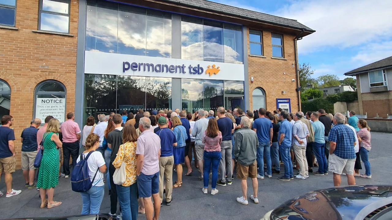 Long Queues at Irish Bank Branches: What the Lines Actually Tell You